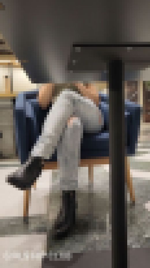 【ハイウェストデニム】引き締まったウェストの安産型のお尻(座りフロント)　サンプル画像3