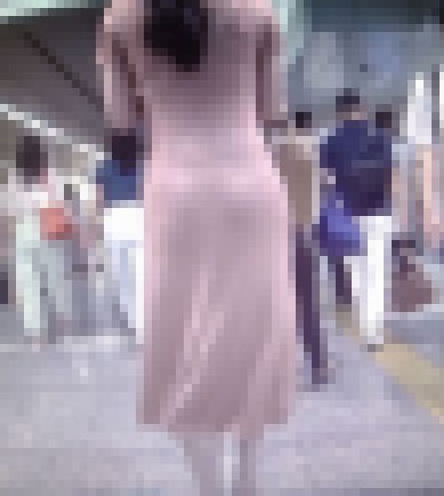 清楚系の超絶美人長身美女がスタイル抜群プリプリのお尻で歩いてるよ　サンプル画像1