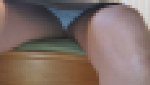 はみ毛★M字パンチラ★Tバックお姉さん逆さ撮り サンプル画像1