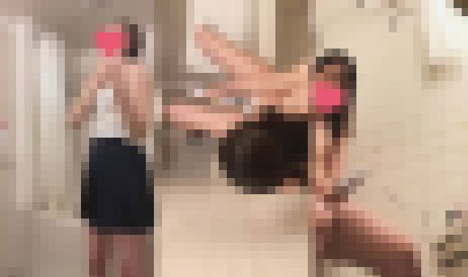 【強※退部】「渡○久○美」電マオ○ニーがバレて退部になった美少じょを3アングルから盗撮成功　サンプル画像1