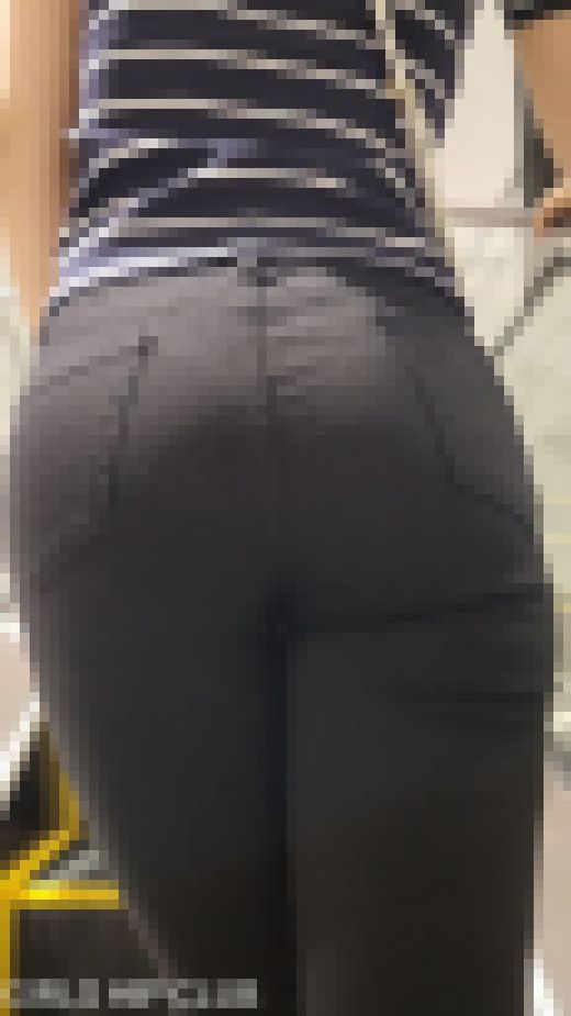 【黒スキニーデニム】ムチムチの下半身を強調するお姉さん1　サンプル画像3