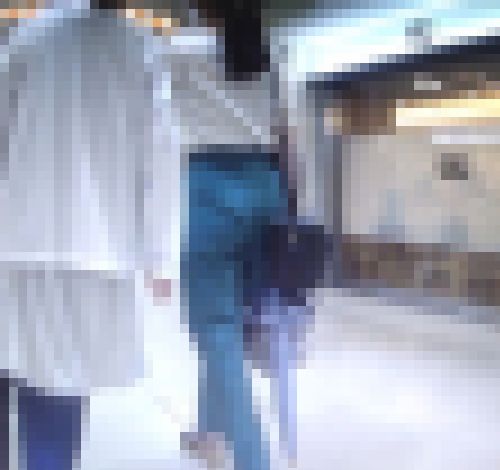 清楚系美女がハイウエストピタパンで美巨尻ふって歩いてるよ　サンプル画像1