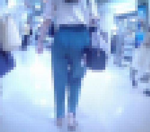 清楚系美女がハイウエストピタパンで美巨尻ふって歩いてるよ　サンプル画像2