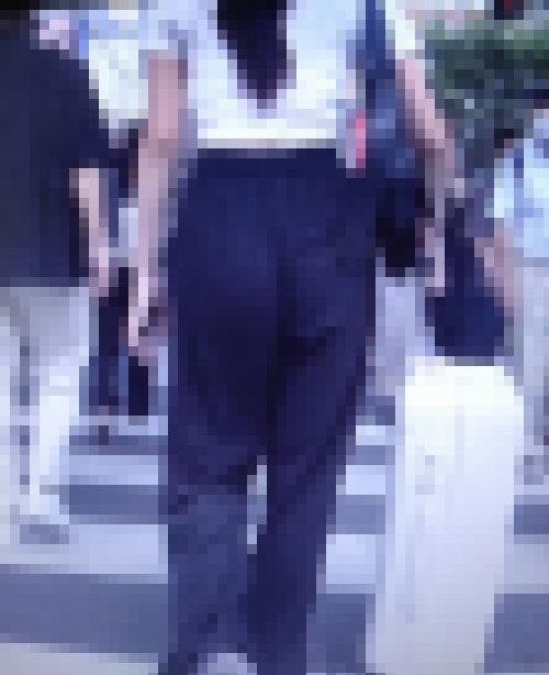ジョガパン美女が美尻をムニュムニュさせて歩いてるよ サンプル画像1