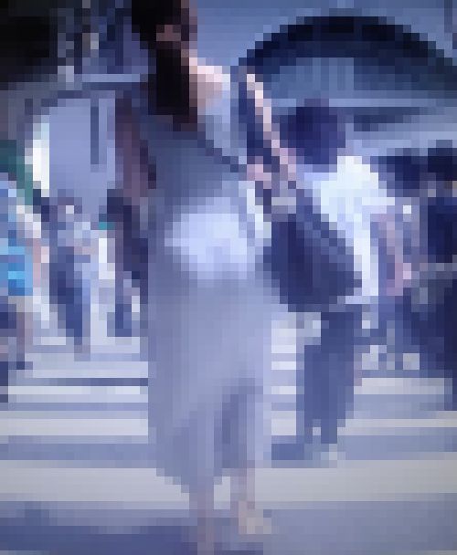 ポニーテール美人ギャルがピタピタワンピ着て美巨尻もっこりさせて交差点を横断してるよ サンプル画像2