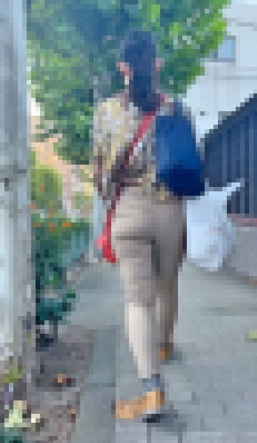 セレブマダムの完熟した巨尻をたっぷりムニュらせてイヤらしく男を誘惑! 下品なスキニーチノパン 奥様編 サンプル画像2