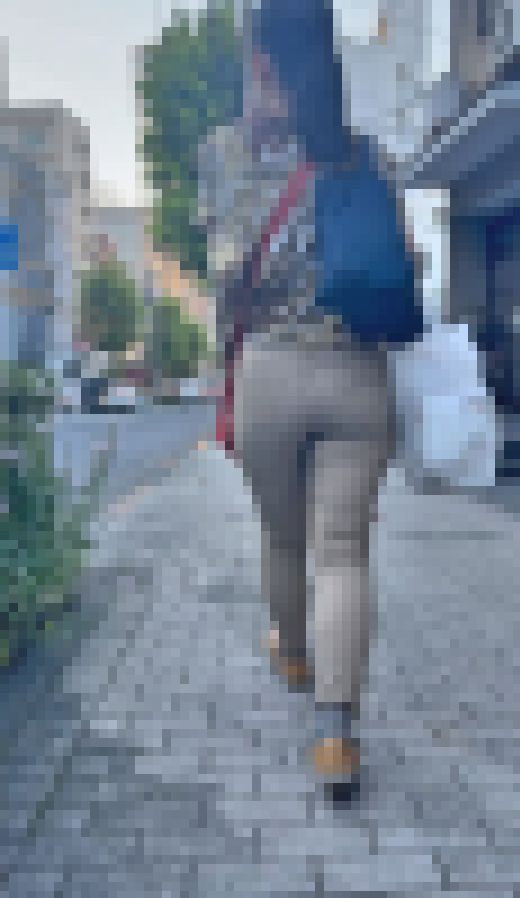 セレブマダムの完熟した巨尻をたっぷりムニュらせてイヤらしく男を誘惑! 下品なスキニーチノパン 奥様編 サンプル画像3