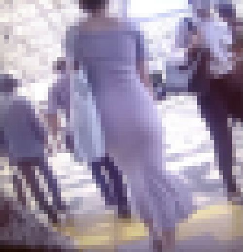 イマドキ清楚系美女がピタピタワンピ着てエッチなラインを浮かび上がらせて歩いてるよ　サンプル画像1