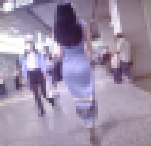 雰囲気抜群の清楚系超絶美女がピタワンピからTライン浮かせで歩いてるよ サンプル画像1