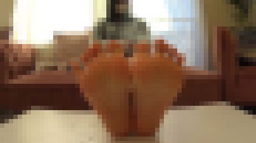 かほちゃん(18歳)足フェチ動画編　サンプル画像1