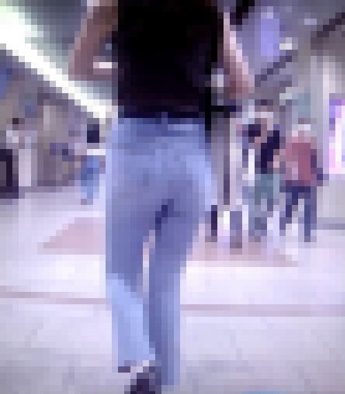超激カワギャルが凄尻をパッツンパッツンにさせてスキニーデニム履いて歩いてるよ サンプル画像1