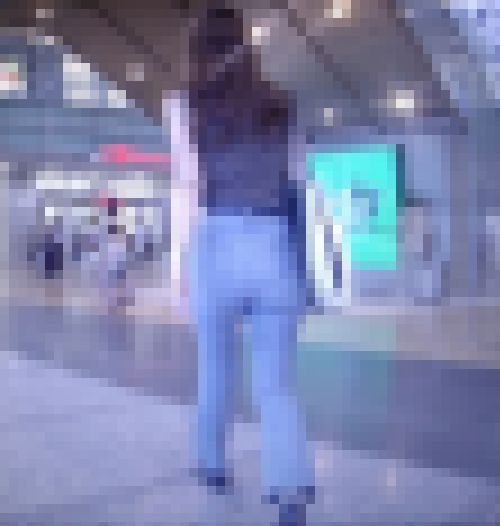 超激カワギャルが凄尻をパッツンパッツンにさせてスキニーデニム履いて歩いてるよ サンプル画像2