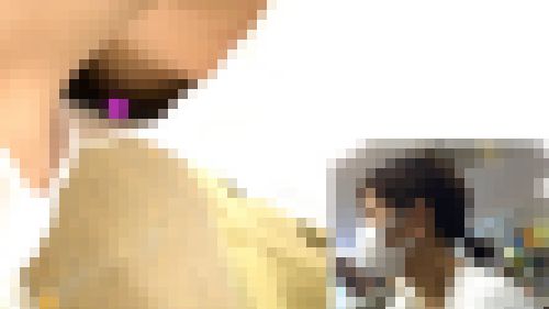 #310 前屈み女子の大胆にオープンした胸元を遠慮なくいただきます サンプル画像2