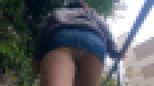 美熟女に超ミニスカ＆パンスト履かせてローアングル真下撮り　サンプル画像2