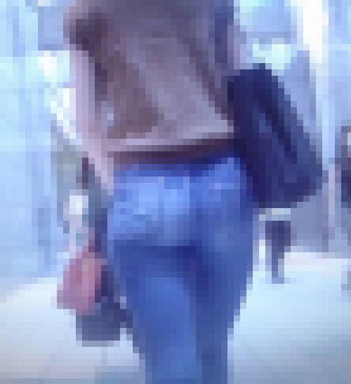清楚で長身美脚スタイル抜群美女がピタンコデニムでプリ尻ふって歩いてるよ　サンプル画像2