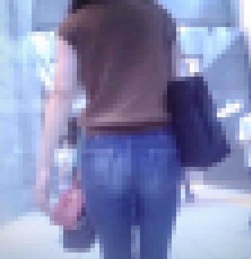 清楚で長身美脚スタイル抜群美女がピタンコデニムでプリ尻ふって歩いてるよ　サンプル画像3