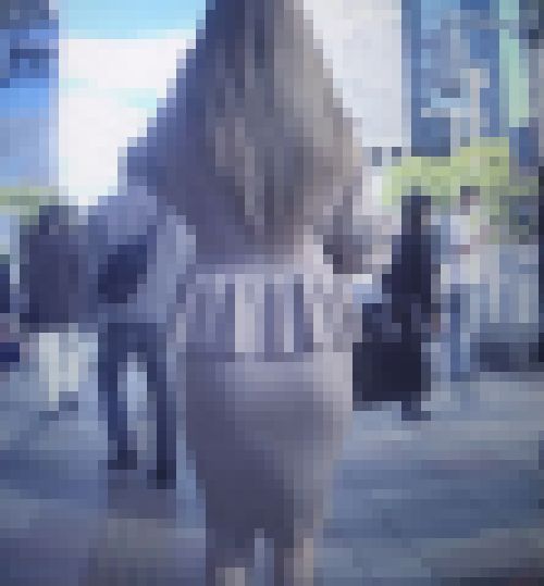 めっちゃドエロフェイスでスタイル抜群の美人ギャルが派手派手ワンピ着て歩いてるよ　サンプル画像1