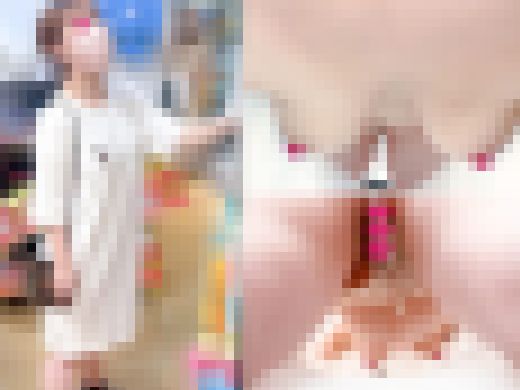 美人妻の丸見え神アングル♡ノーブラ巨乳までくっきり♡【素人／逆さ撮り】　サンプル画像3