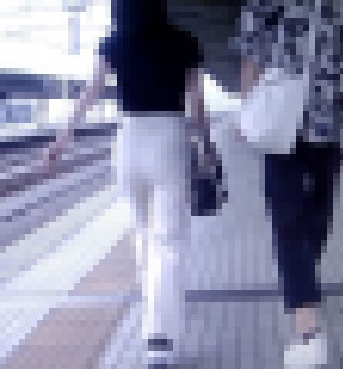 超清楚系の美女がピタパン履いて超プリプリ美巨尻ふって歩いてるよ サンプル画像2
