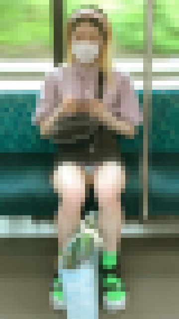 ずっとパンツ丸見え！エロすぎる恥部を晒してくれた可愛い女子大生を対面撮影（前編）　サンプル画像3