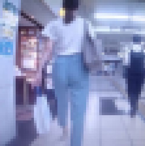 超清楚系の美人OLがピタパン履いてめっちゃでかい美巨尻ふって歩いてるよ　サンプル画像2