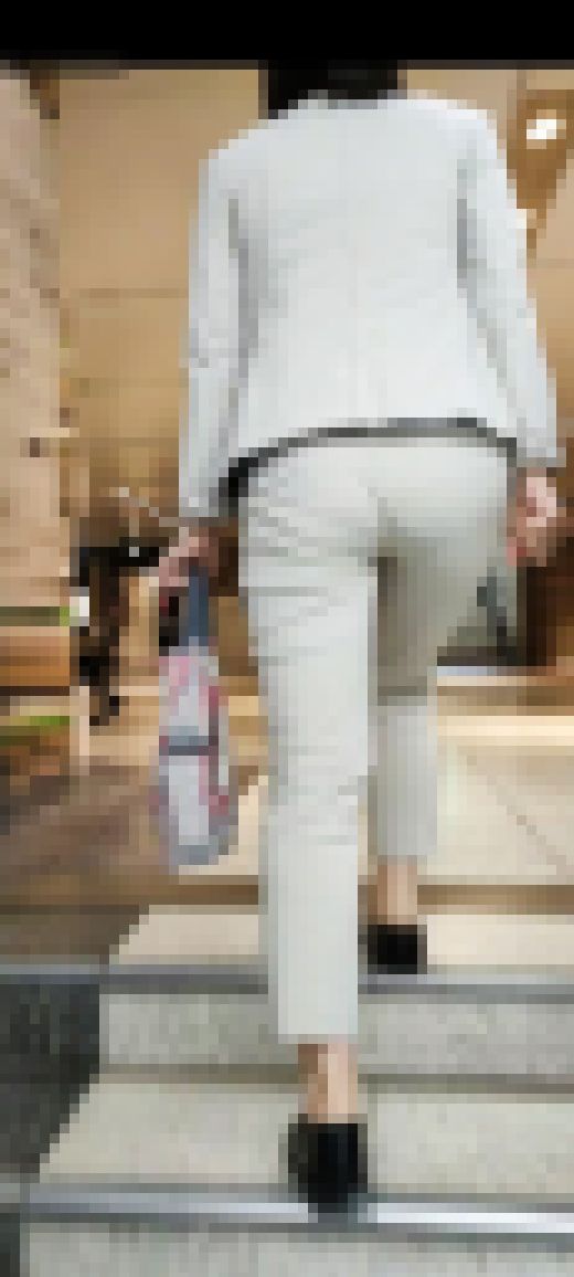 無数に走るパン線! 20代健康的なプリケツOL サンプル画像2
