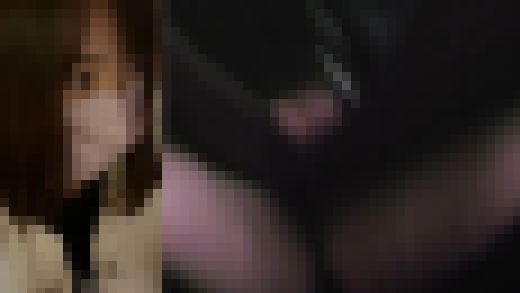 【地下鉄】いやらしい垂れ気味おっぱいのＯＬ。厚着・ロンスカなのに上下責められ硬直。　サンプル画像1