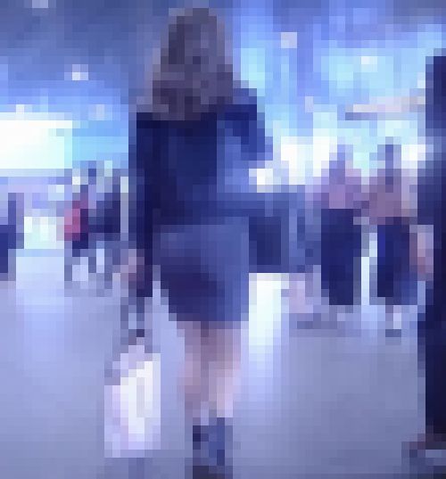 華やかセクシー美女がタイトスカート履いてお尻ムニュムニュさせて歩いてるよ サンプル画像1