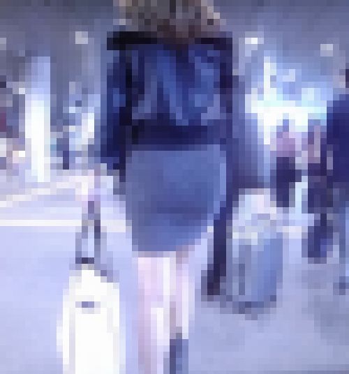 華やかセクシー美女がタイトスカート履いてお尻ムニュムニュさせて歩いてるよ サンプル画像2