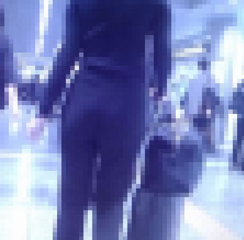 長身アスリート系の爆尻美女がキャリーバッグ引いて歩いてるよ サンプル画像3