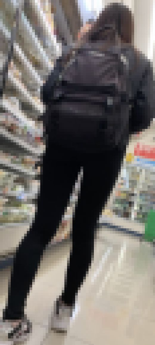 043 パンツの跡が鮮明に見えるエロスキニー尻　サンプル画像3