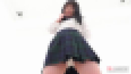 泉りおん【4K動画】笑顔で腰フリフリ♪ローアングルパンツとお肉の動きがたまらない！ダンス編　サンプル画像1