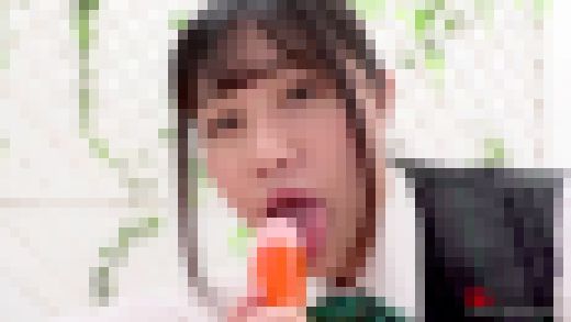 琴美りお【4K動画】寝起きで空腹！舌と口でじっくり味わうソーセージ舐め　サンプル画像1