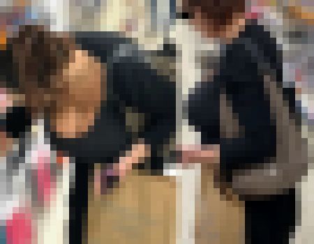 【フルHD】街のとんでもない爆乳巨乳さん 今にもこぼれそう！　サンプル画像1
