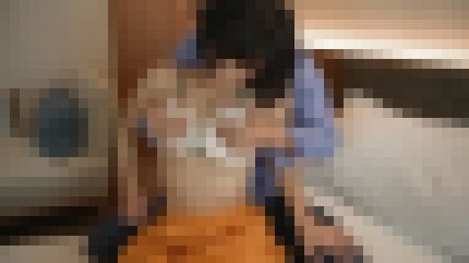 色白清楚のアラフォー人妻が初めての浮気エッチで他人棒に喘ぎまくり溜まった性欲を掃き出す　サンプル画像1