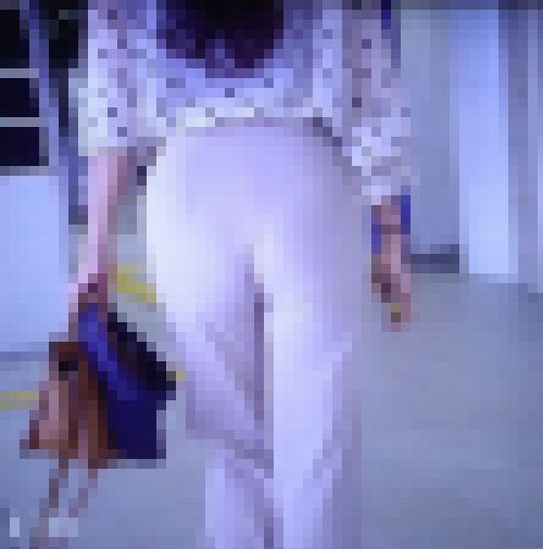 超絶美人お姉さんがピタパン履いてプリプリ美尻をふりながら歩いてるよ サンプル画像3