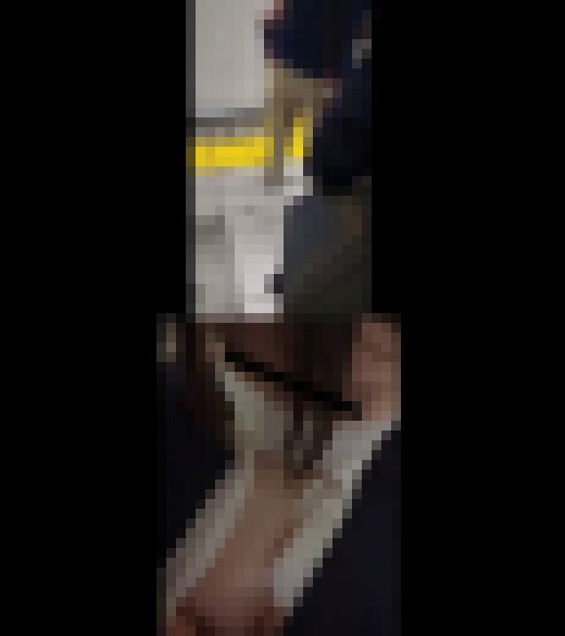 【東●線】満員電車内ですごい谷間。抵抗できないまま感じてしまう隠れ巨乳のお堅いOL。 サンプル画像1