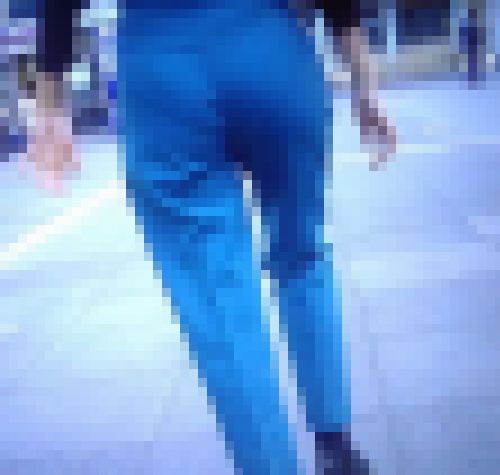 超絶美スタイルの激カワ美少女がピタパン履いて下着のライン浮き出して歩いてるよ　サンプル画像2