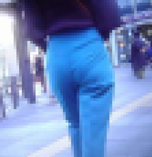 超絶美スタイルの激カワ美少女がピタパン履いて下着のライン浮き出して歩いてるよ　サンプル画像3