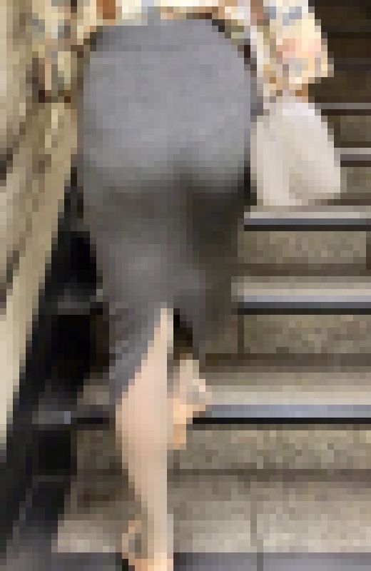 【好評再販SALE】ムチムチのニットスカートにデカ尻がエロい感じに！むっちりとパンティーラインがスカートに張り付く【114】　サンプル画像2