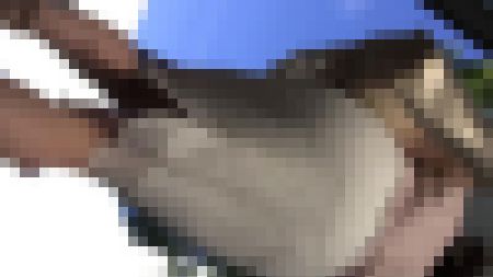 白ぱっつんOLの突き出した尻 サンプル画像1