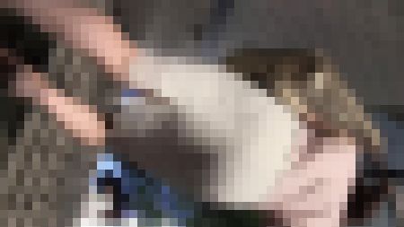 白ぱっつんOLの突き出した尻 サンプル画像2
