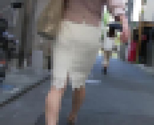 白ぱっつんOLの突き出した尻 サンプル画像3