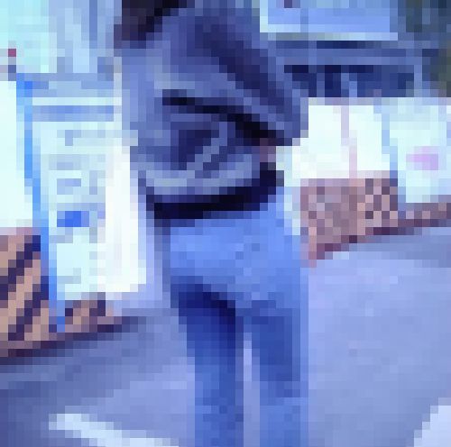 超激カワ美女が大きなお尻でピタピタデニム履いて歩いてるよ♪　サンプル画像3
