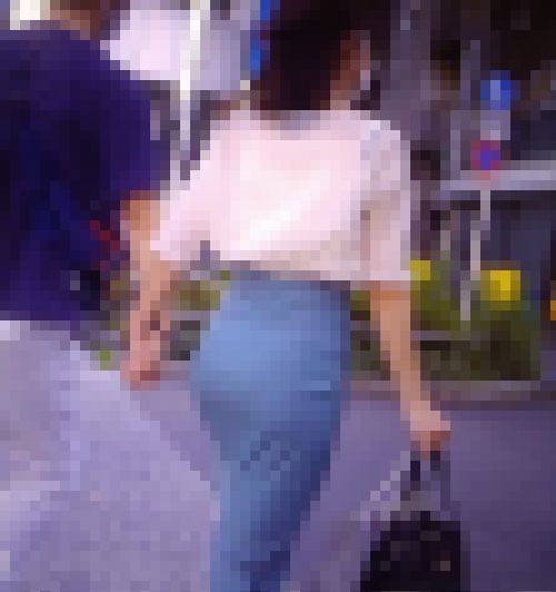 清楚系の極上美女がピタピタタイトスカート履いてプリ尻ふって歩いてるよ　サンプル画像1