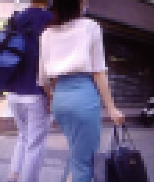 清楚系の極上美女がピタピタタイトスカート履いてプリ尻ふって歩いてるよ　サンプル画像3