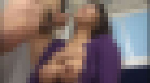近所の人妻が超タイプ!ダメ元でエッチさせてもらおうと思ったけど思いっきり断られた!やらせてくれない腹いせに手コキを強要してドピュ サンプル画像3