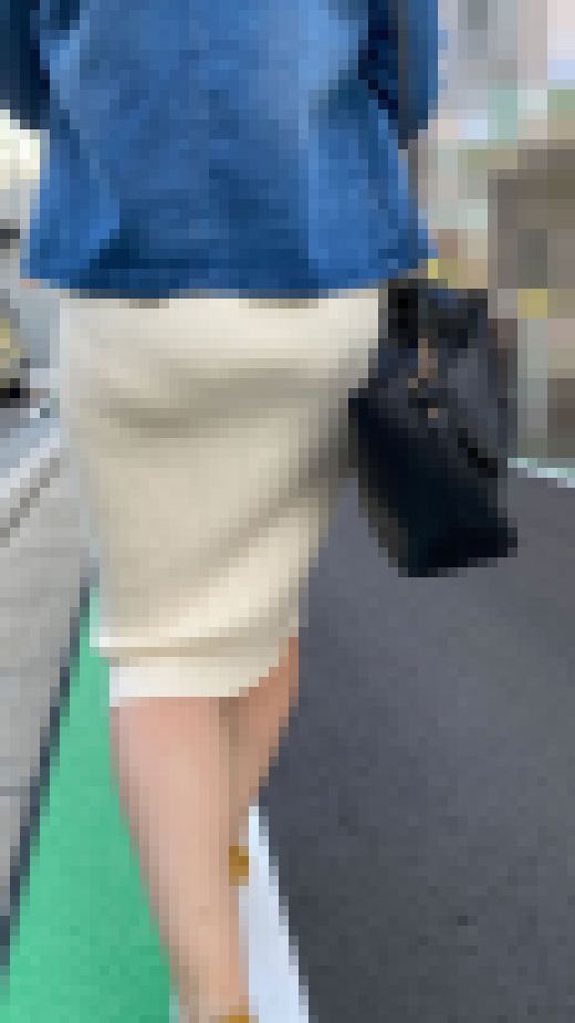 白ニットワンピOL女の後ろを歩いただけ【透け散歩】 サンプル画像1
