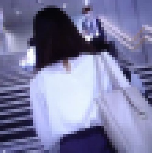 清楚系美人OLがピタパンスーツ着て階段登ってるよ サンプル画像1