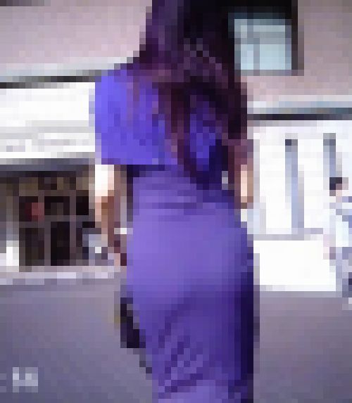 長身スタイル抜群の最高級美女がピタピタワンピ着てプリ尻ふってTライン出して歩いてるよ　サンプル画像1
